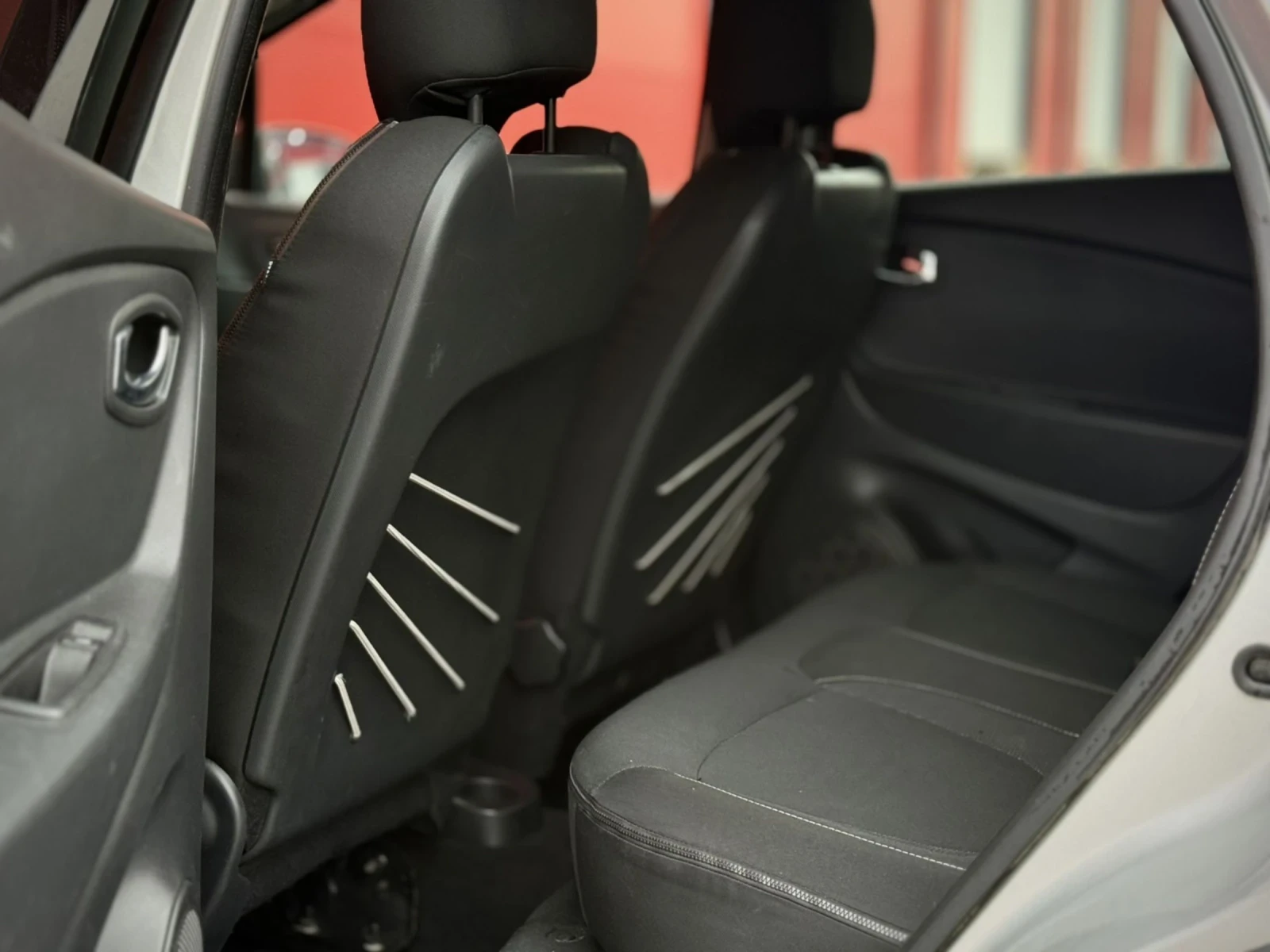 Renault Captur 1.5 DCI, снимка 11 - Автомобили и джипове - 54207952