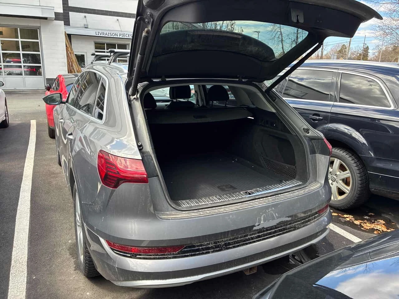 Audi E-Tron Progressiv * ПОДГРЕВ * ШИБИДАХ * ПРЕДСТАВИТЕЛСТВО, снимка 13 - Автомобили и джипове - 54259888