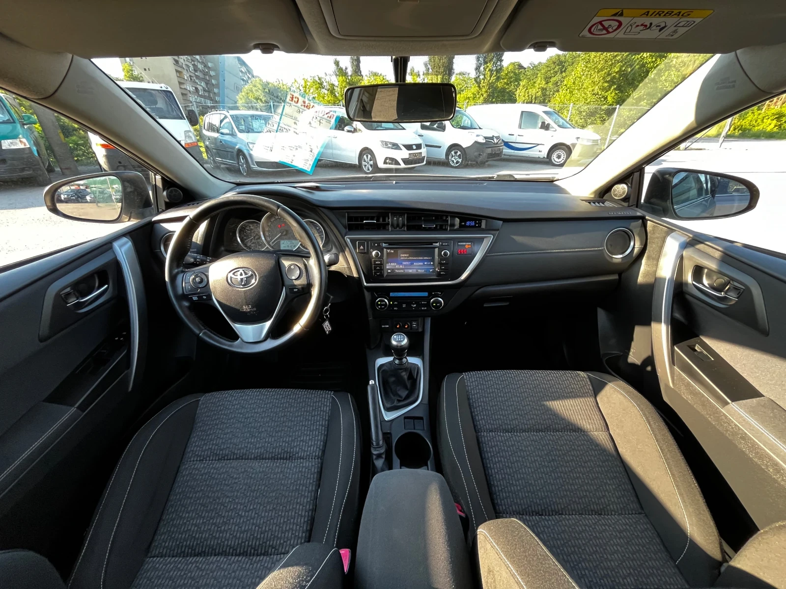 Toyota Auris 1.33i Sports Tourer, снимка 13 - Автомобили и джипове - 54681308