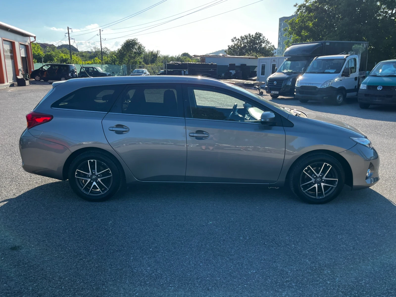 Toyota Auris 1.33i Sports Tourer, снимка 6 - Автомобили и джипове - 54681308