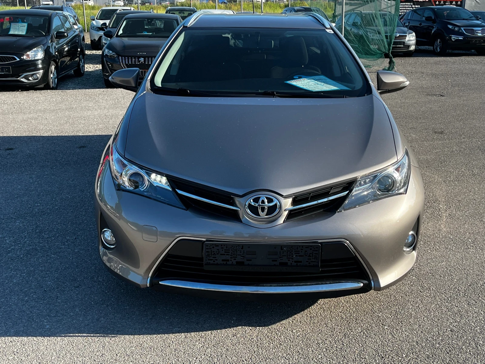 Toyota Auris 1.33i Sports Tourer, снимка 8 - Автомобили и джипове - 54681308