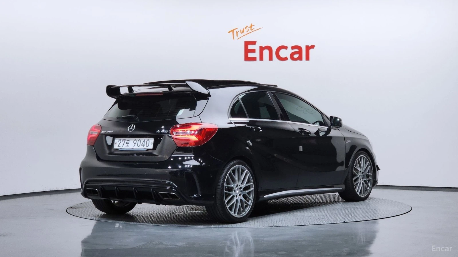 Mercedes-Benz A45 AMG 4MATIC* КОЖА* ПОДГРЕВ* ШИБИДАХ, снимка 2 - Автомобили и джипове - 55449693