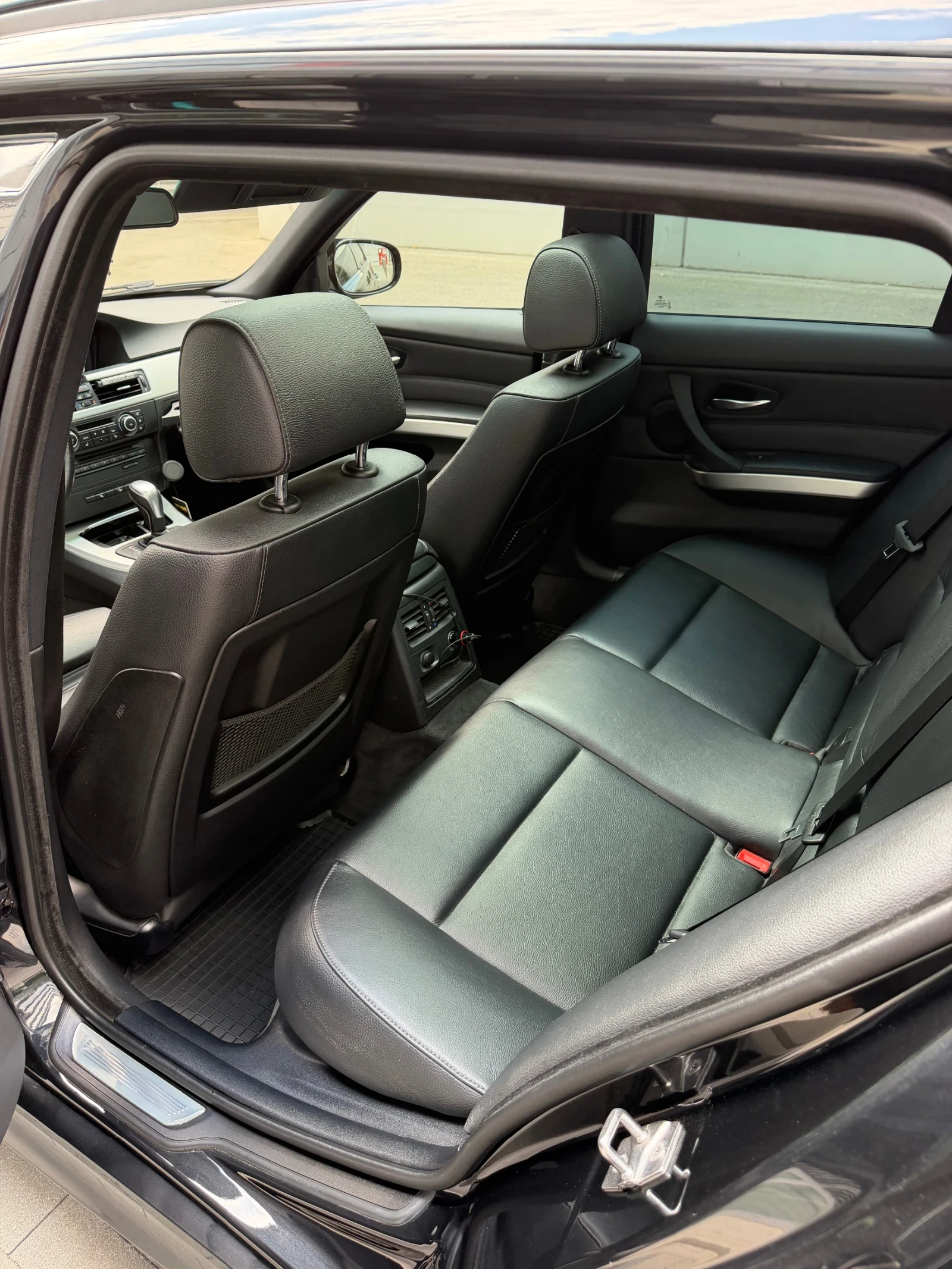 BMW 330 Xdrive, снимка 9 - Автомобили и джипове - 55607532