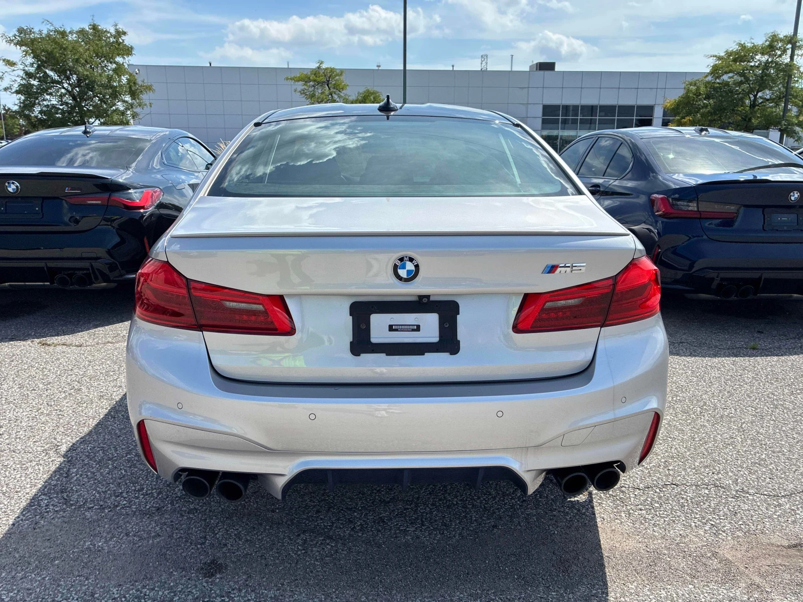 BMW M5 * ОТ ПРЕДСТАВИТЕЛСТВО НА БМВ * ОПЦИЯ ЗА ФИНАНСИРАН, снимка 4 - Автомобили и джипове - 55962464