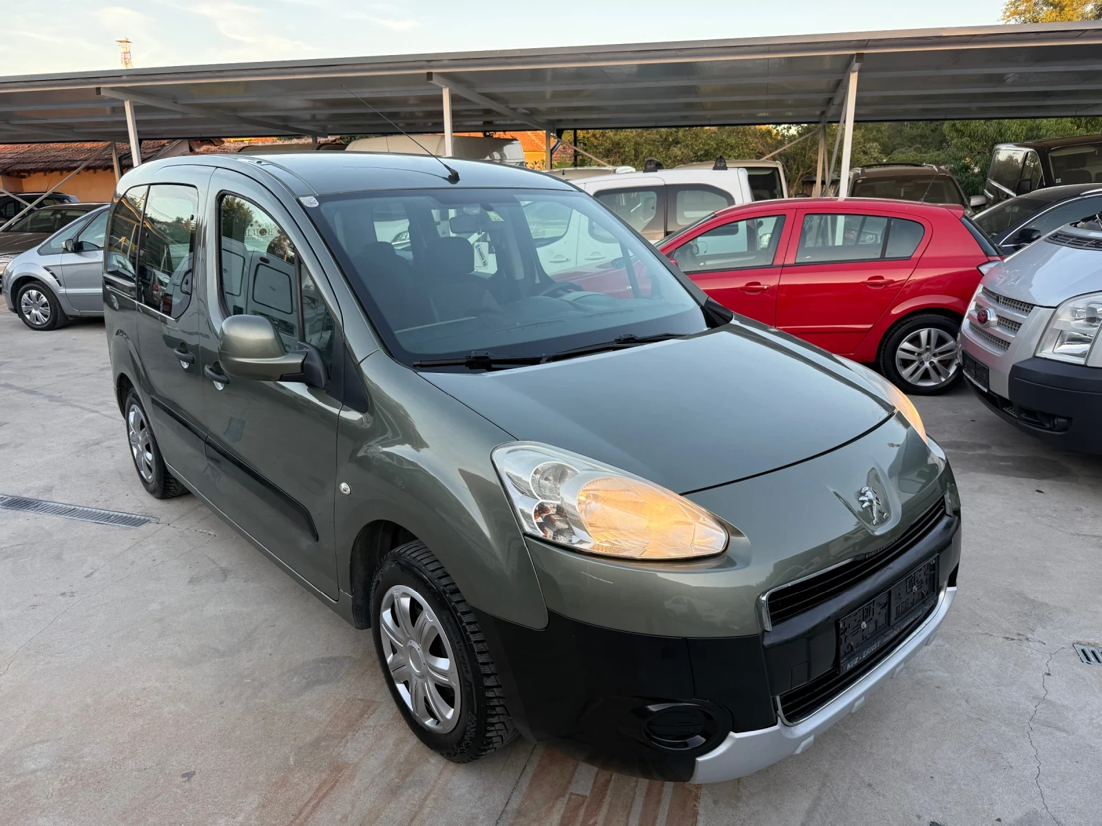 Peugeot Partner Tepee 1.6HDI ЛИЗИНГ, снимка 3 - Автомобили и джипове - 56188921