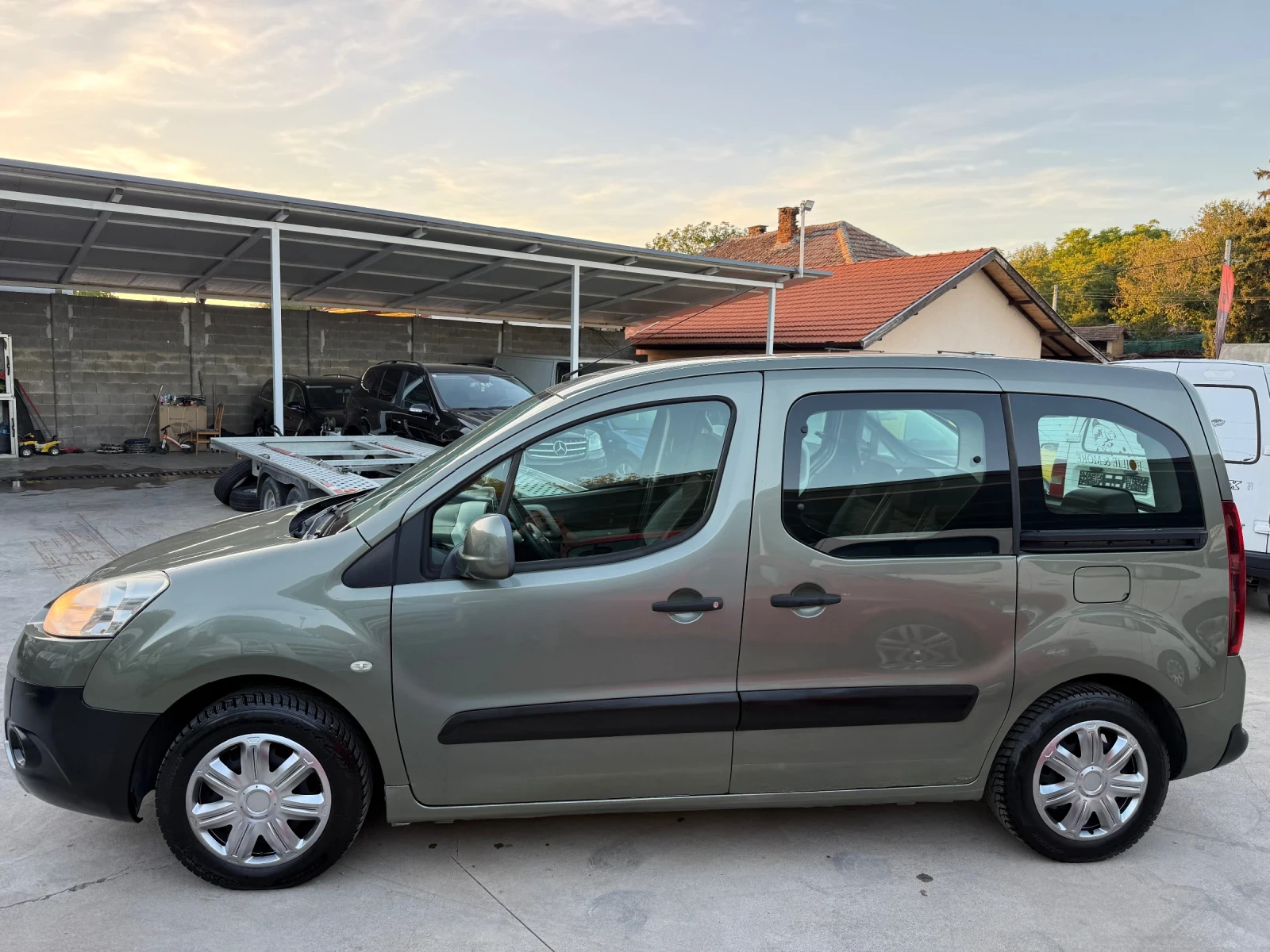 Peugeot Partner Tepee 1.6HDI ЛИЗИНГ, снимка 8 - Автомобили и джипове - 56188921
