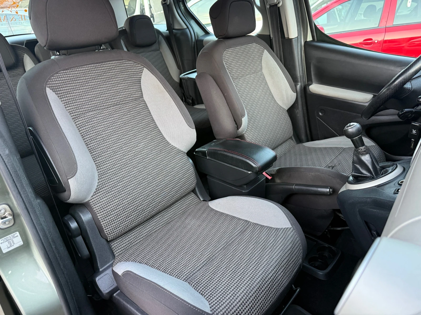 Peugeot Partner Tepee 1.6HDI ЛИЗИНГ, снимка 12 - Автомобили и джипове - 56188921