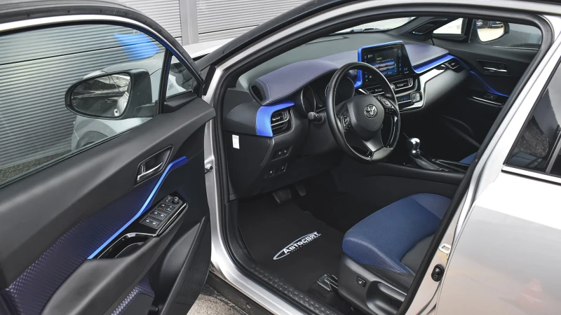 Toyota C-HR 1.2 Classy 4x4 Multidrive S, снимка 8 - Автомобили и джипове - 52334606
