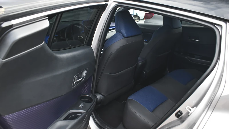 Toyota C-HR 1.2 Classy 4x4 Multidrive S, снимка 9 - Автомобили и джипове - 52334606