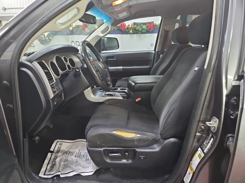 Toyota Tundra * SR5 CREW CAB STD BED * CARFAX * БЕЗ ПЪРВОНАЧАЛНА, снимка 5 - Автомобили и джипове - 52972937