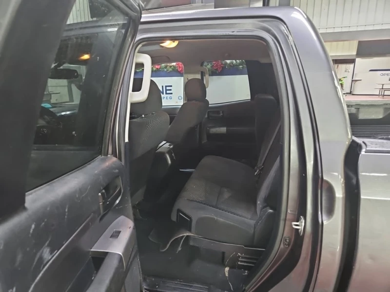 Toyota Tundra * SR5 CREW CAB STD BED * CARFAX * БЕЗ ПЪРВОНАЧАЛНА, снимка 12 - Автомобили и джипове - 52972937