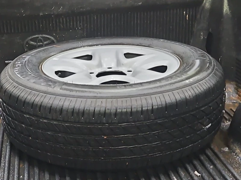 Toyota Tundra * SR5 CREW CAB STD BED * CARFAX * БЕЗ ПЪРВОНАЧАЛНА, снимка 14 - Автомобили и джипове - 52972937