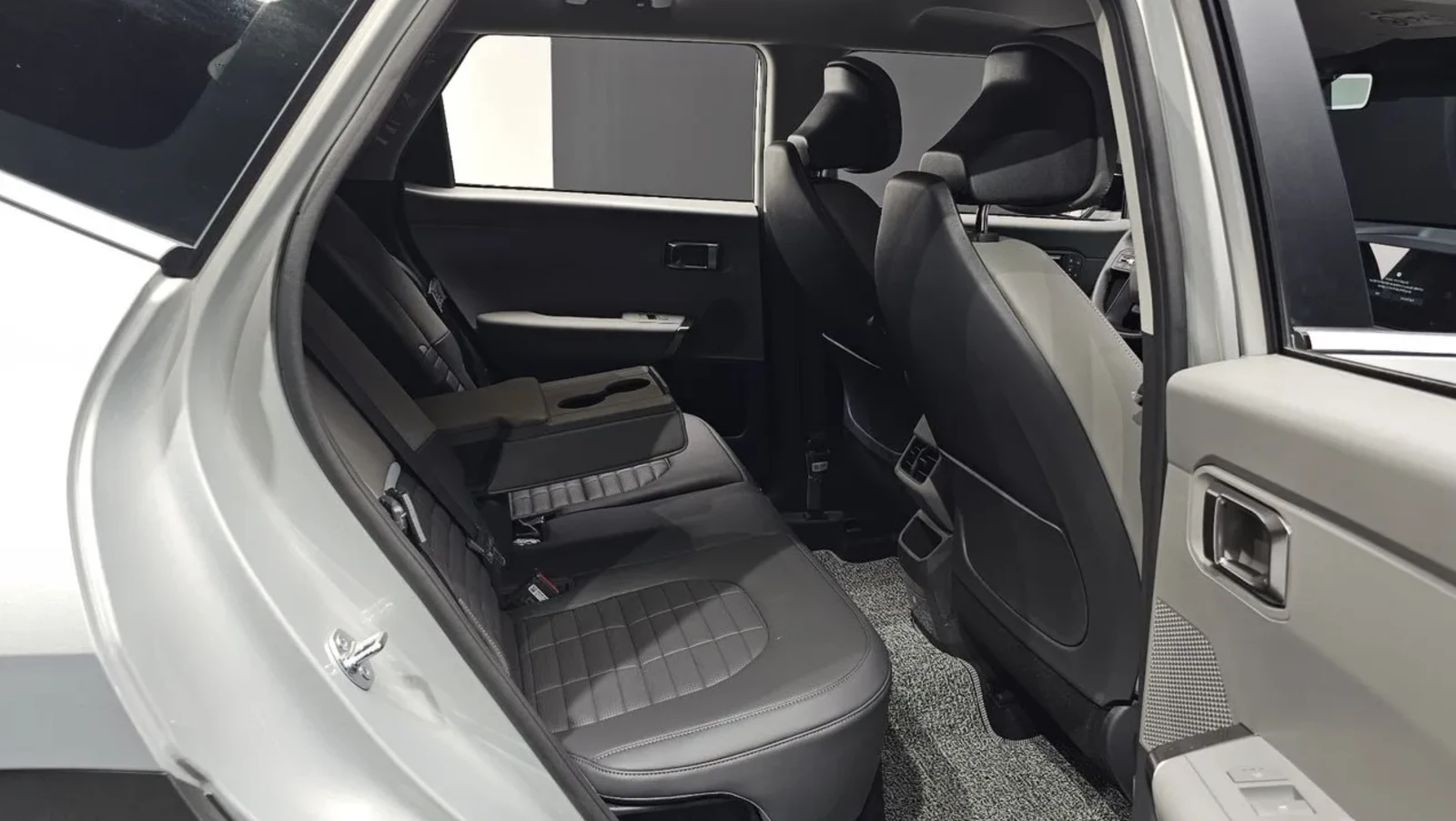 Kia Seltos 1.6 HYBRID / SIGNATURE / 360 КАМЕРИ / ОБДУХ, снимка 11 - Автомобили и джипове - 54750936