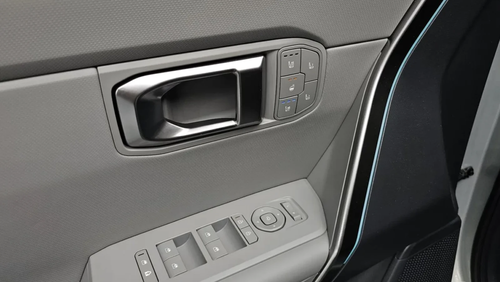 Kia Seltos 1.6 HYBRID / SIGNATURE / 360 КАМЕРИ / ОБДУХ, снимка 16 - Автомобили и джипове - 54750936