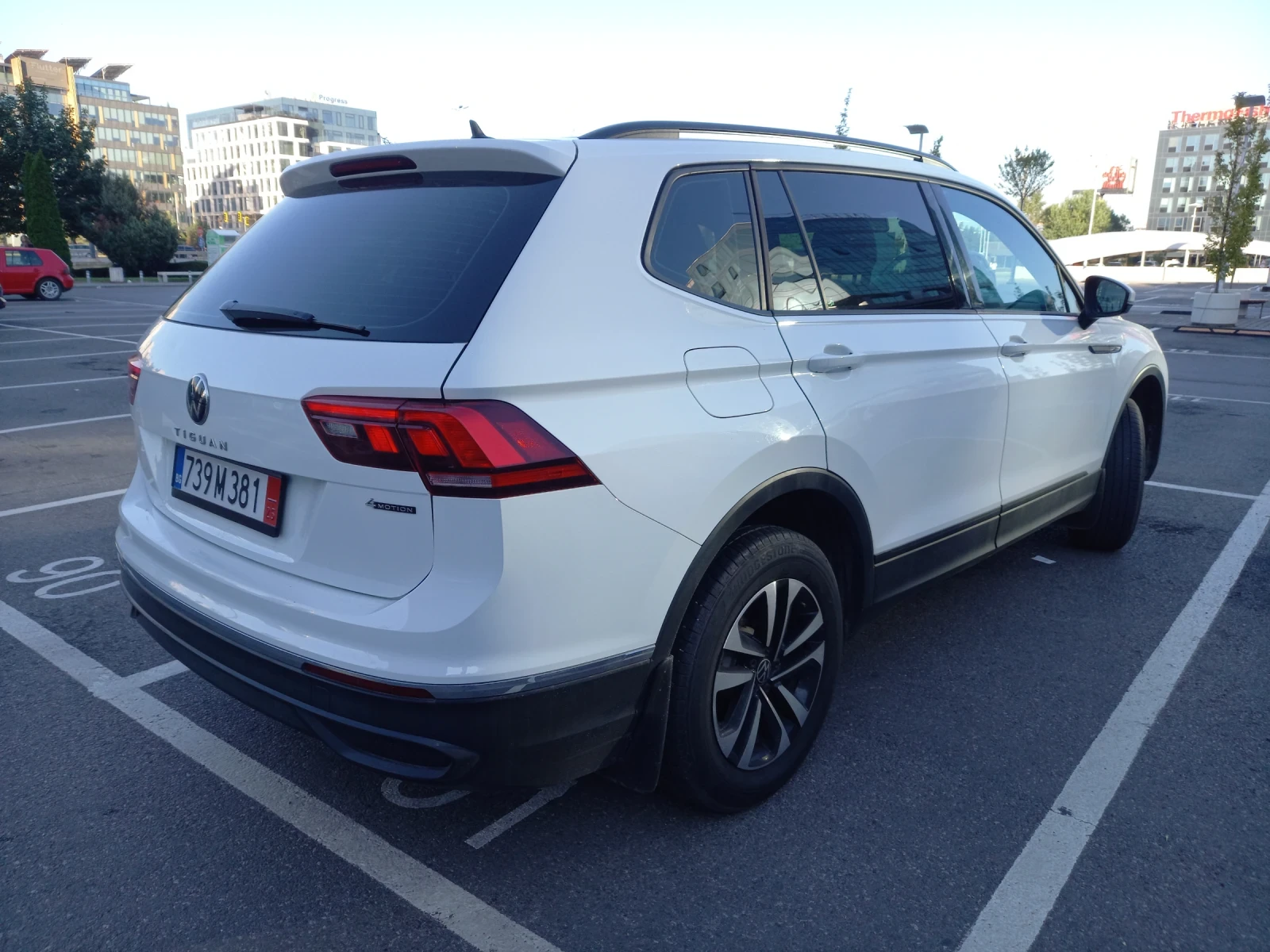 VW Tiguan 2.0 Tsi Allspace сервизна история, снимка 4 - Автомобили и джипове - 54773096