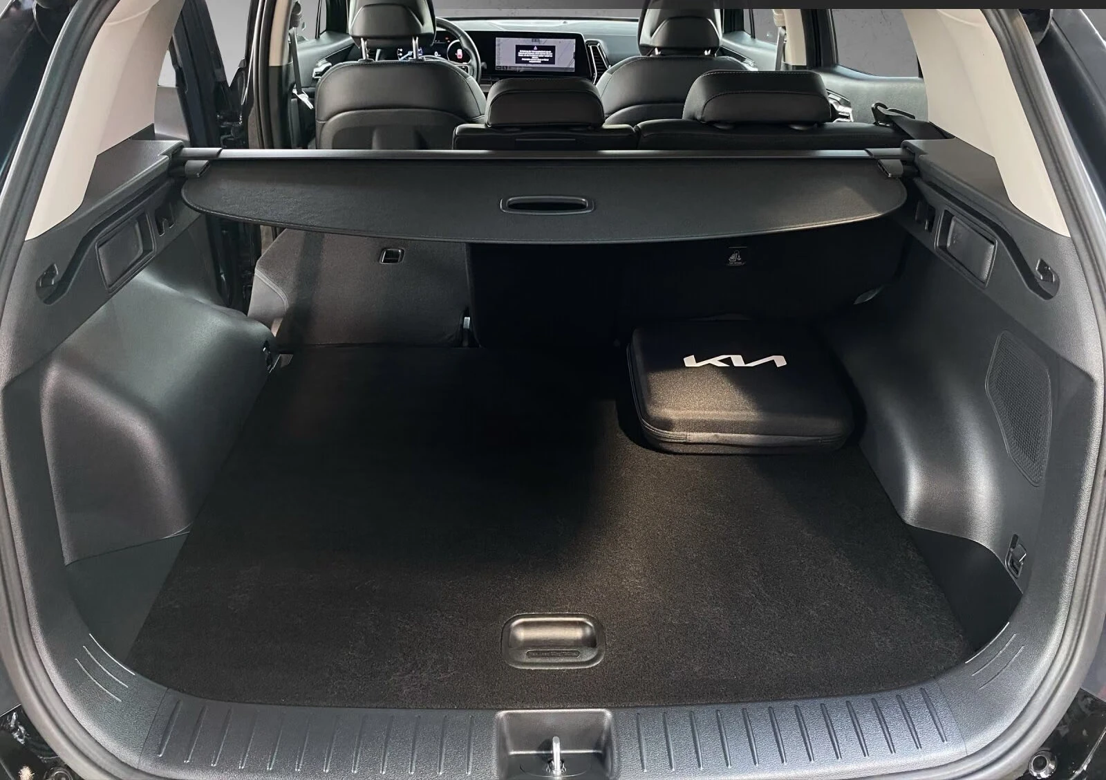 Kia Sportage PHEV/252HP/4WD/SPIRIT/360/LED/CPLAY/591q, снимка 13 - Автомобили и джипове - 55656424