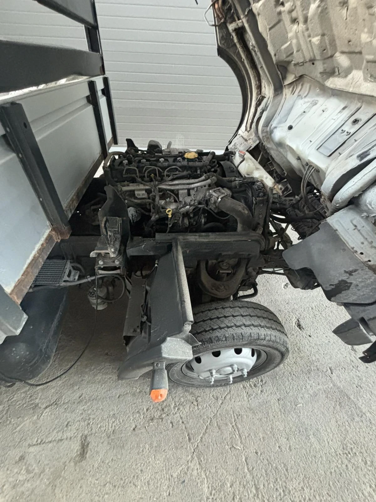 Nissan Capstar Тристранен самосвал - изображение 5