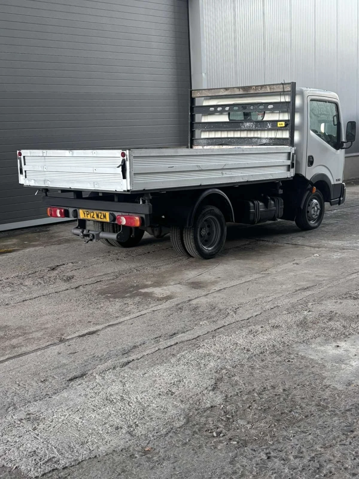 Nissan Capstar Тристранен самосвал - изображение 7