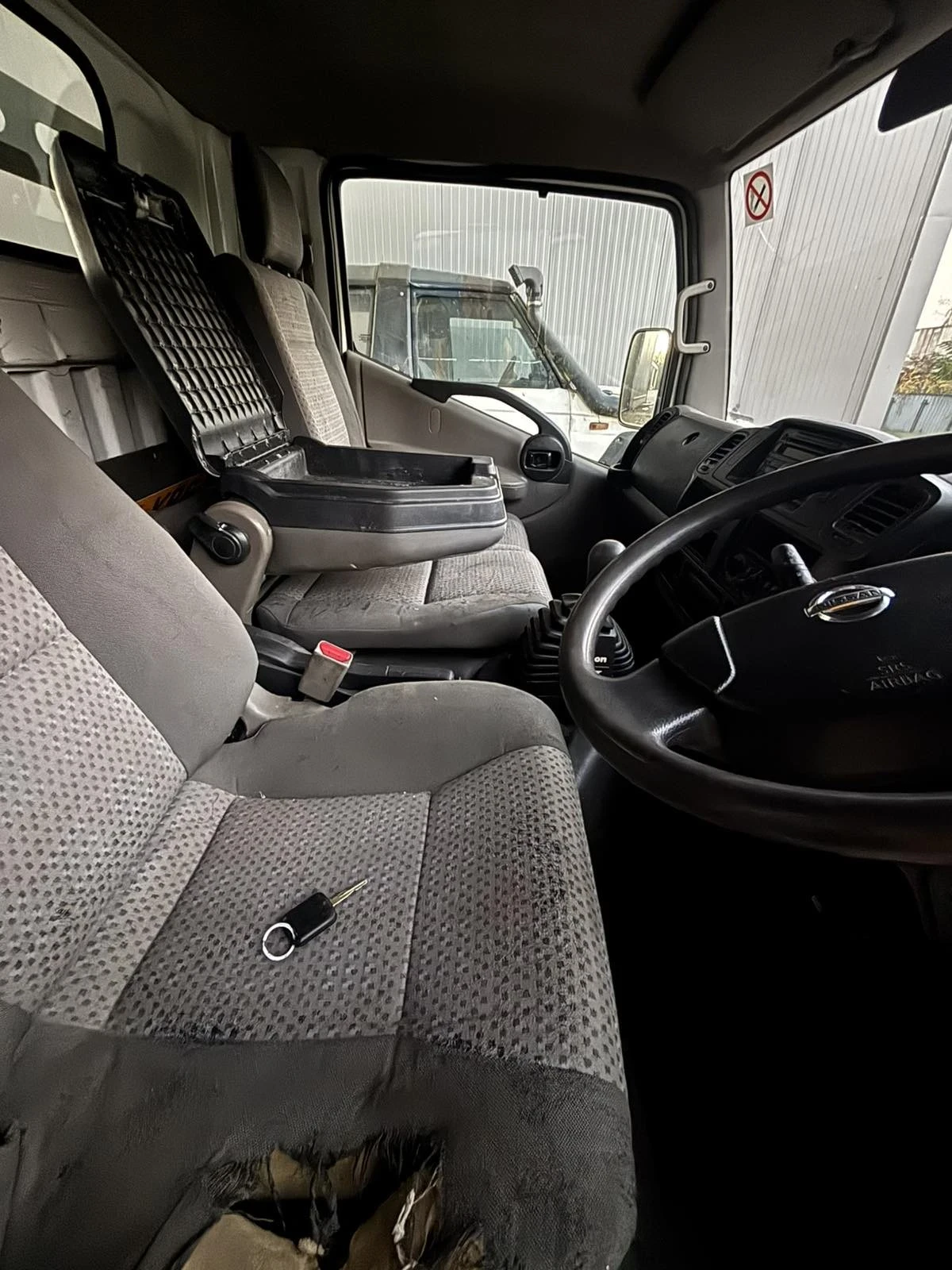 Nissan Capstar Тристранен самосвал - изображение 8