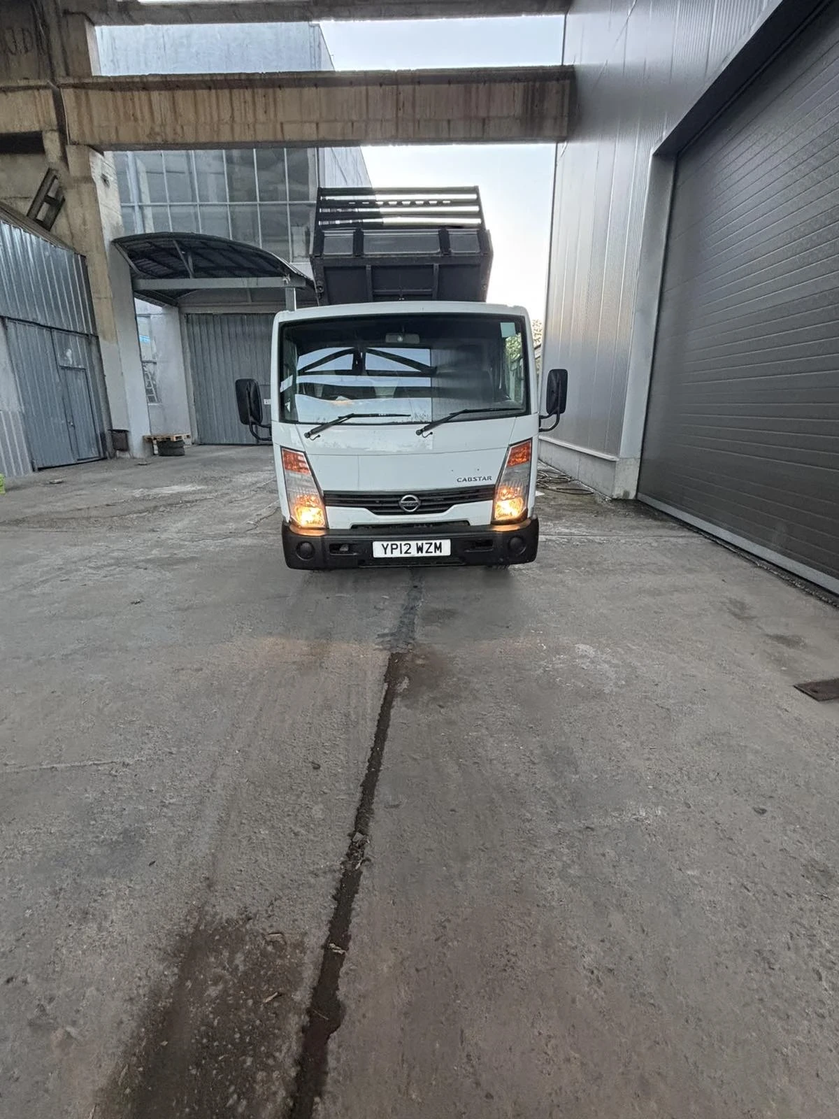 Nissan Capstar Тристранен самосвал - изображение 3