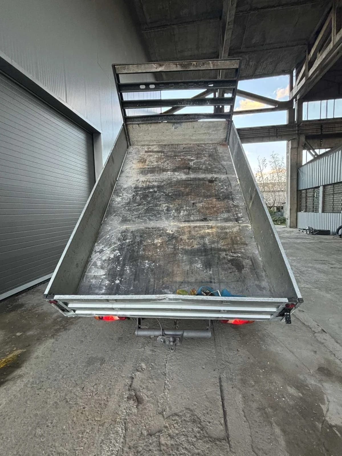 Nissan Capstar Тристранен самосвал - изображение 4