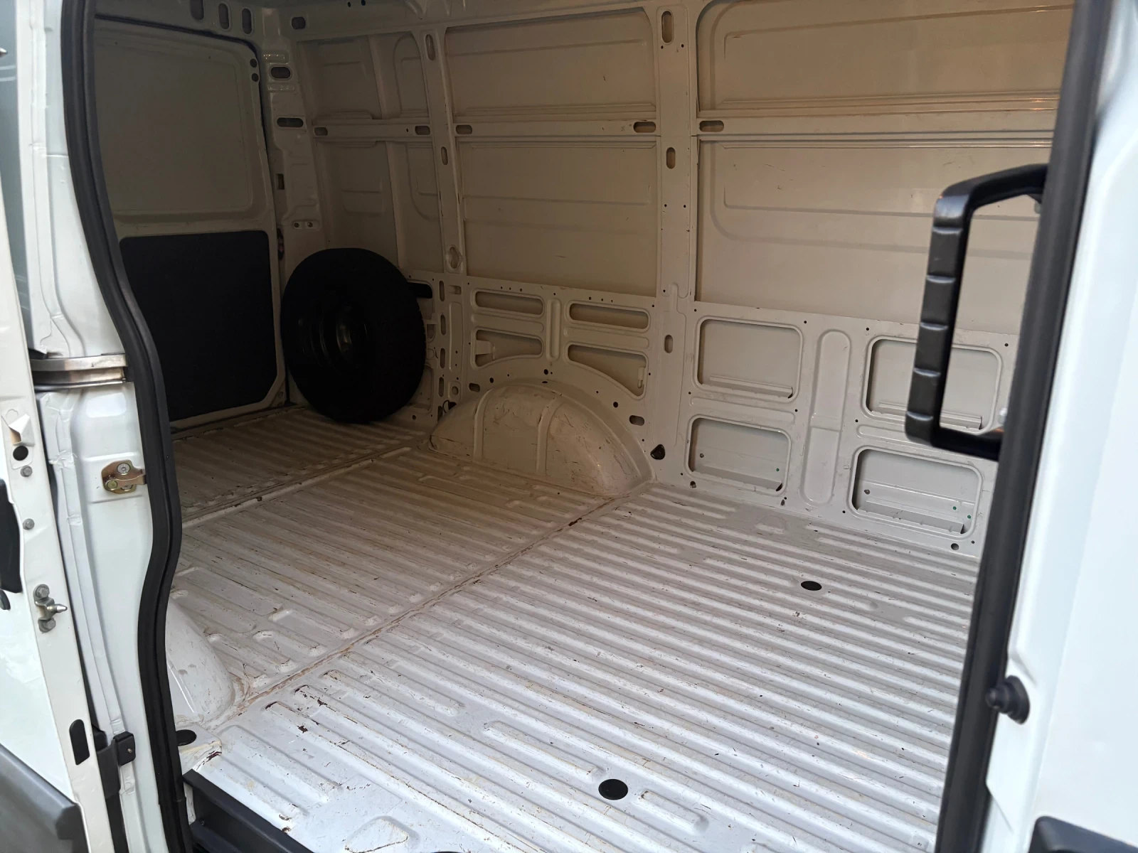 Iveco Daily 2.8TDI, снимка 13 - Бусове и автобуси - 55270538