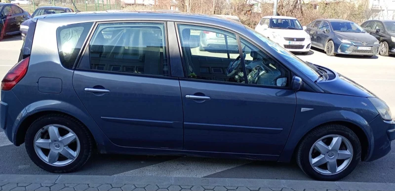 Renault Scenic, снимка 2 - Автомобили и джипове - 49455014