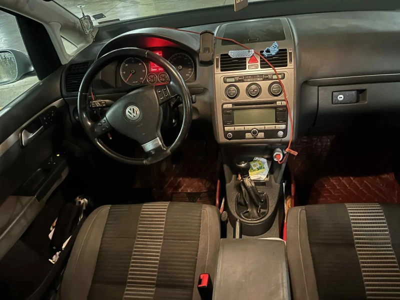 VW Touran, снимка 5 - Автомобили и джипове - 52081788