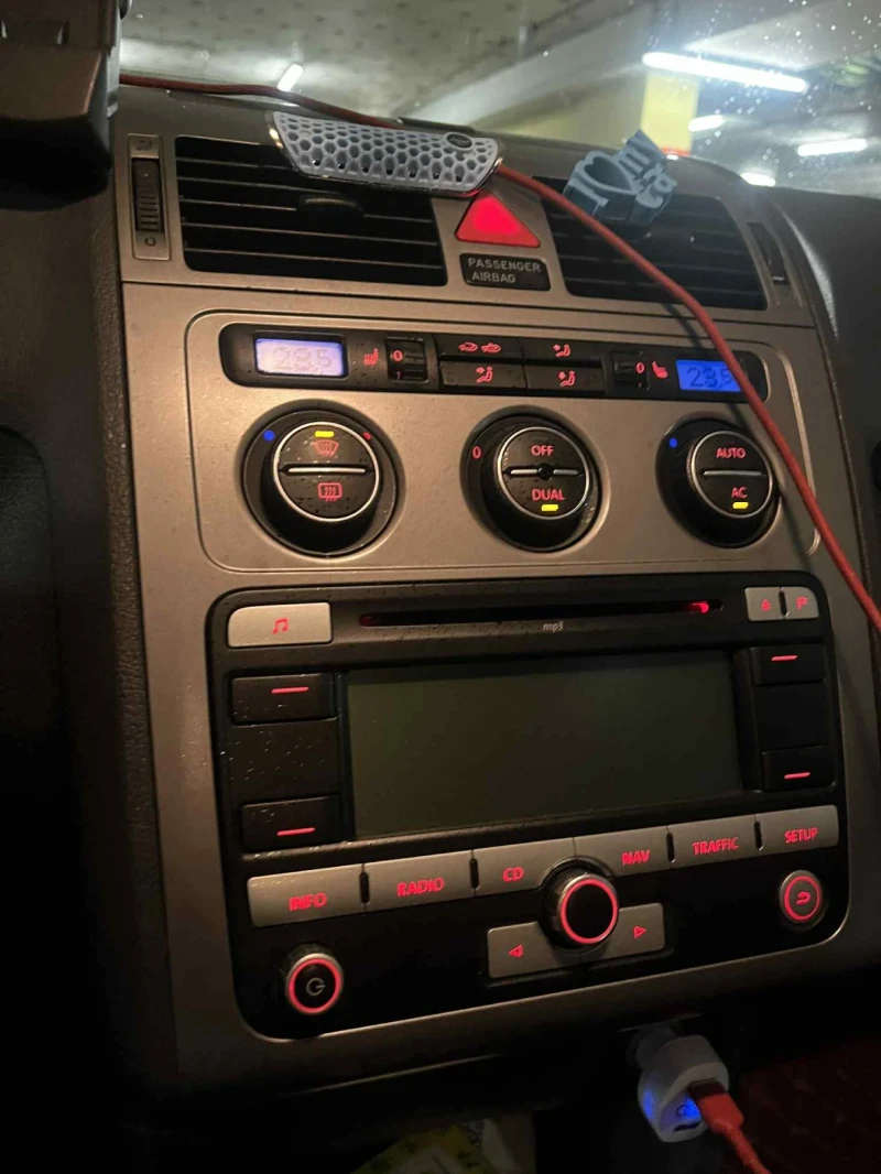 VW Touran, снимка 6 - Автомобили и джипове - 52081788