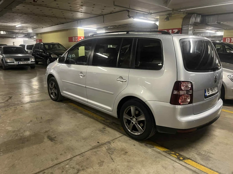 VW Touran, снимка 4 - Автомобили и джипове - 52081788
