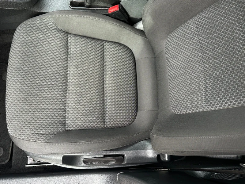 VW Jetta 1.6 TDI- РЕГИСТРИРАНА, снимка 8 - Автомобили и джипове - 53022726
