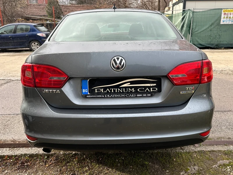 VW Jetta 1.6 TDI- РЕГИСТРИРАНА, снимка 6 - Автомобили и джипове - 53022726