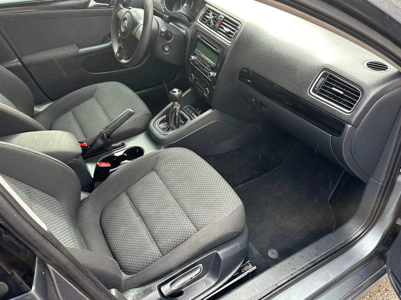 VW Jetta 1.6 TDI- РЕГИСТРИРАНА, снимка 9 - Автомобили и джипове - 53022726