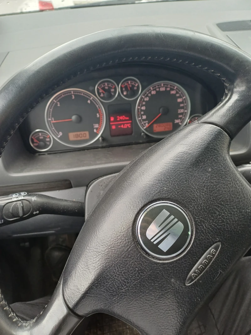 Seat Alhambra 1.9 TDI, снимка 6 - Автомобили и джипове - 53386251