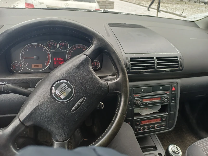 Seat Alhambra 1.9 TDI, снимка 7 - Автомобили и джипове - 53386251