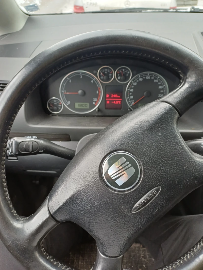 Seat Alhambra 1.9 TDI, снимка 5 - Автомобили и джипове - 53386251