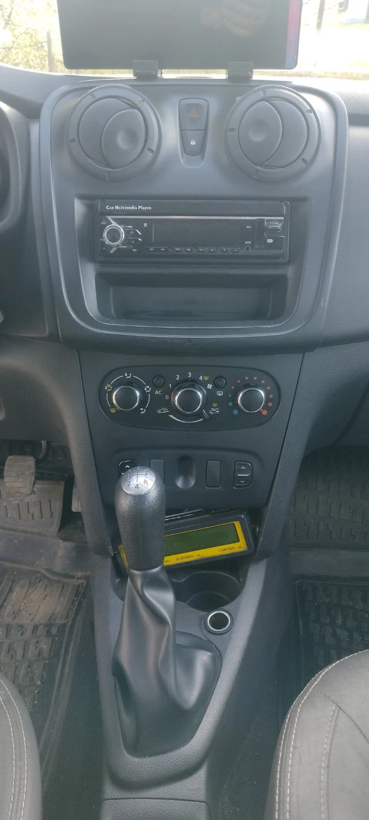 Dacia Logan, снимка 10 - Автомобили и джипове - 53993736