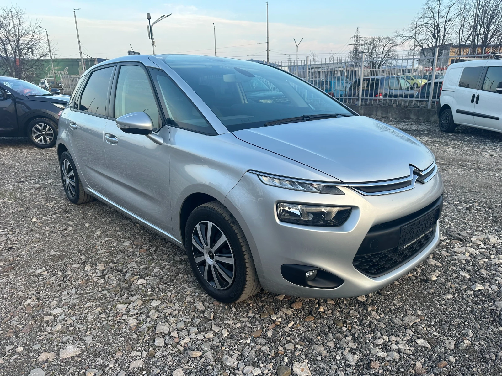 Citroen C3 Picasso 1.2TI 110kc EURO6 - изображение 7