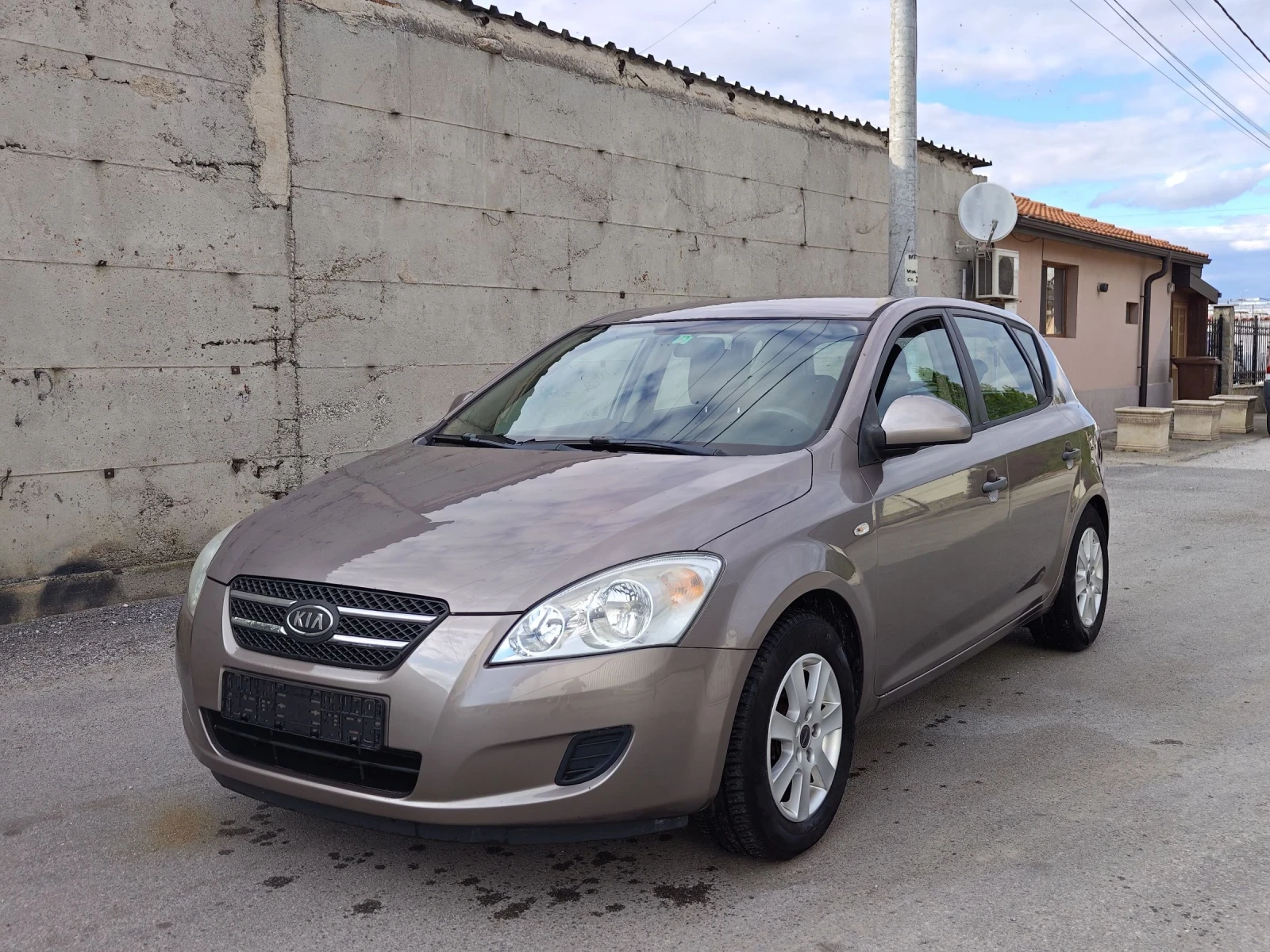 Kia Ceed 1.6i 16v 122hp  | Mobile.bg — изображение 1