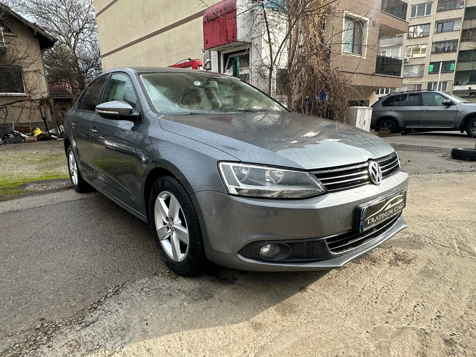 VW Jetta 1.6 TDI- РЕГИСТРИРАНА - изображение 2