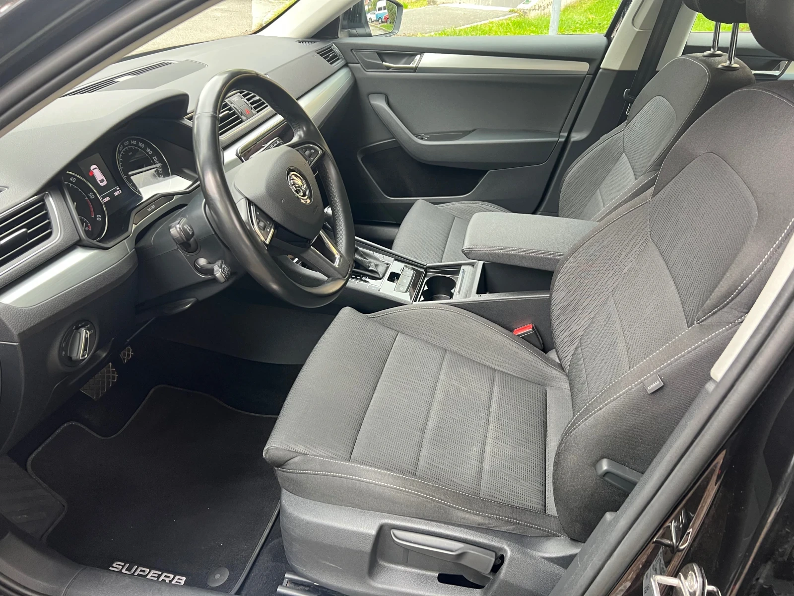 Skoda Superb 2.0 TDI Ambition - изображение 2