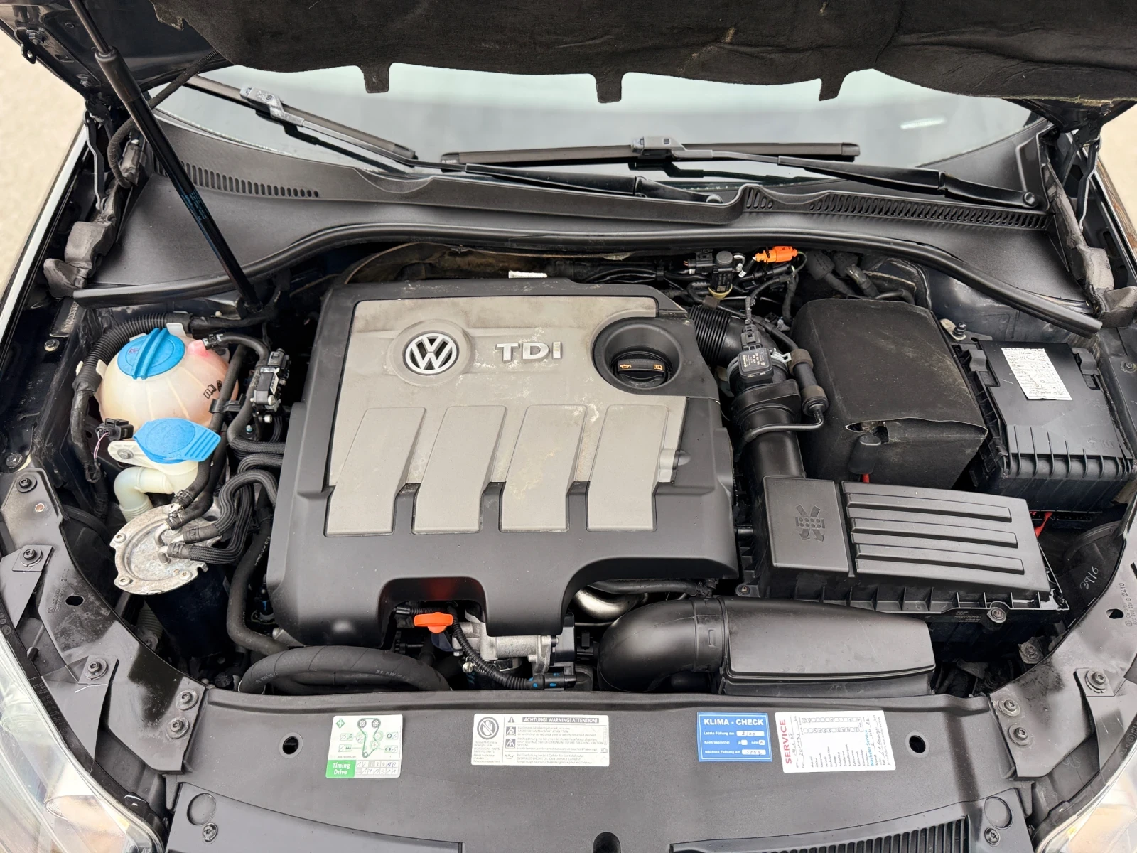 VW Golf 1.6TDI - 105ps, снимка 15 - Автомобили и джипове - 53933645