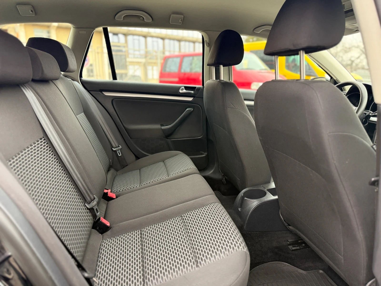 VW Golf 1.6TDI - 105ps, снимка 9 - Автомобили и джипове - 53933645