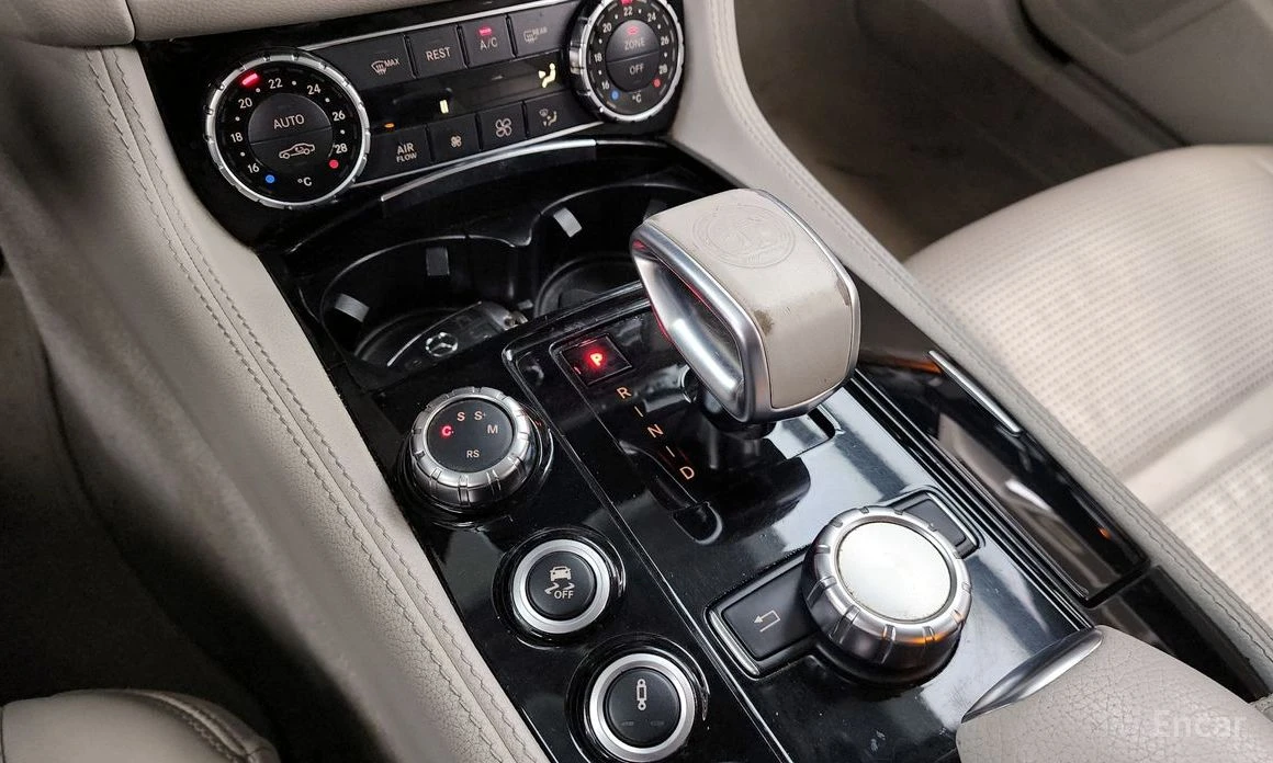 Mercedes-Benz CLS 63 AMG 4MATIC* HARMAN/KARDON* 360 CAM* DISTRONIC* ОБДУХ, снимка 15 - Автомобили и джипове - 53976211