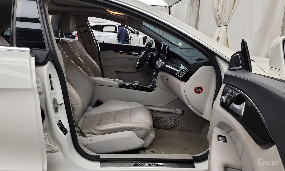 Mercedes-Benz CLS 63 AMG 4MATIC* HARMAN/KARDON* 360 CAM* DISTRONIC* ОБДУХ, снимка 9 - Автомобили и джипове - 53976211