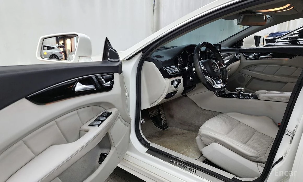 Mercedes-Benz CLS 63 AMG 4MATIC* HARMAN/KARDON* 360 CAM* DISTRONIC* ОБДУХ, снимка 8 - Автомобили и джипове - 53976211