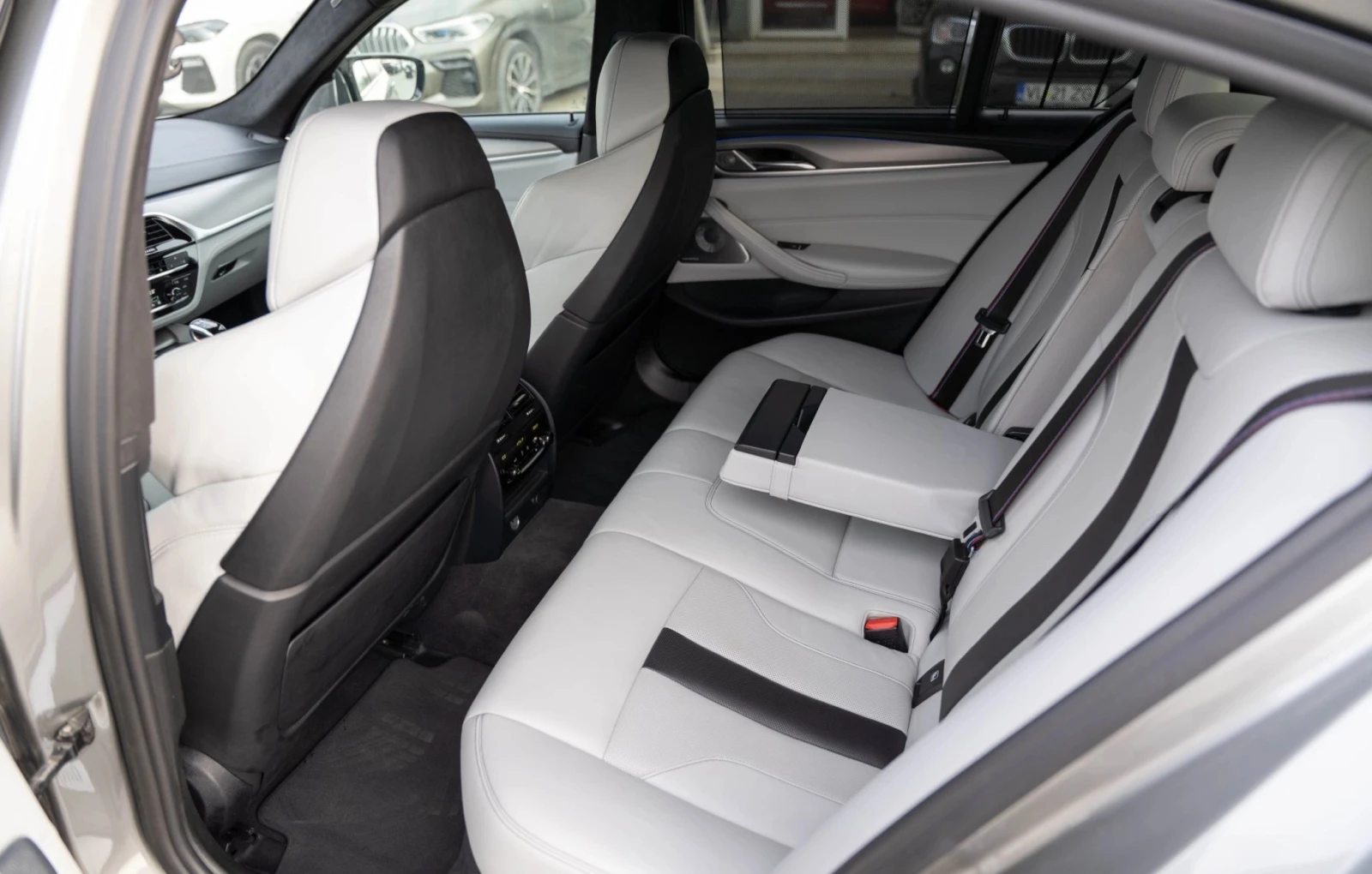 BMW M5 xDrive, снимка 9 - Автомобили и джипове - 54758145