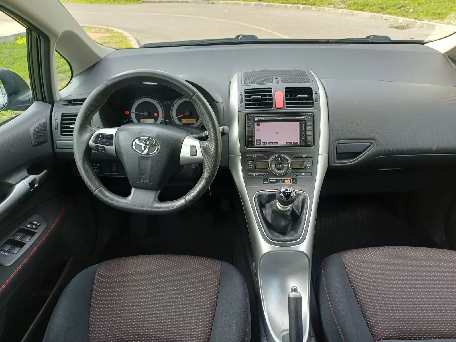 Toyota Auris 2.0, снимка 9 - Автомобили и джипове - 56349076