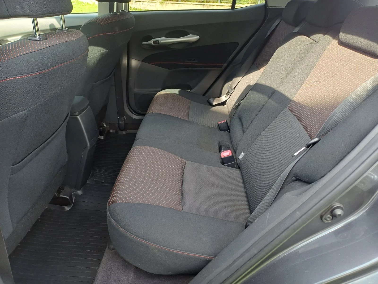 Toyota Auris 2.0, снимка 11 - Автомобили и джипове - 56349076