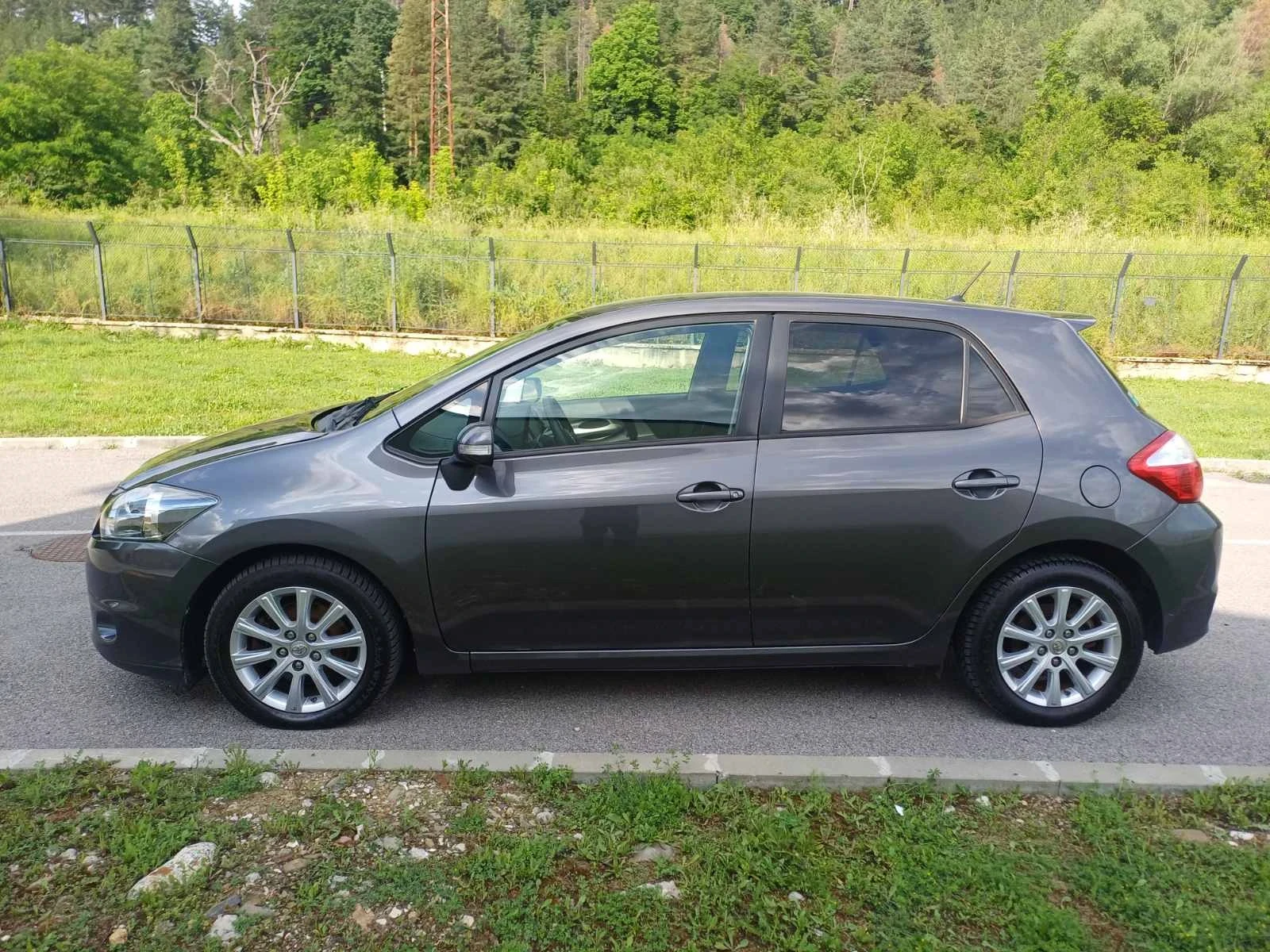 Toyota Auris 2.0, снимка 4 - Автомобили и джипове - 56349076